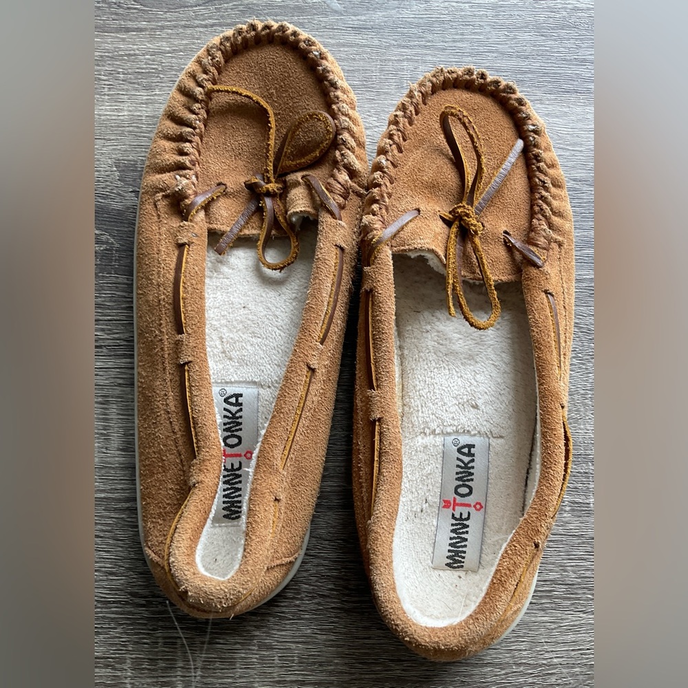 Women’s Minnetonka moccassins
